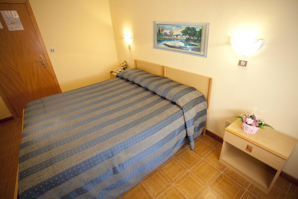 Hotel Villa Moderna Parma Esterno foto
