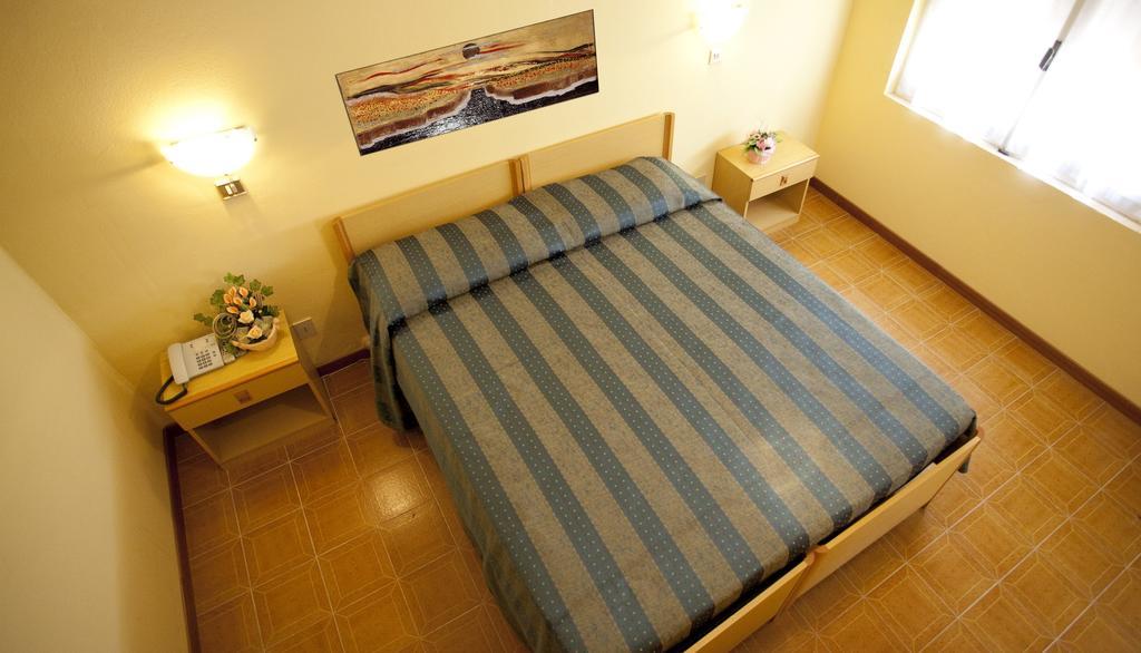 Hotel Villa Moderna Parma Esterno foto