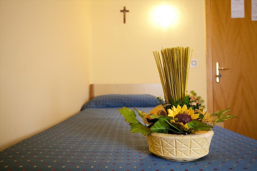 Hotel Villa Moderna Parma Esterno foto