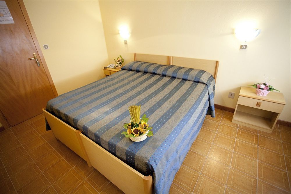 Hotel Villa Moderna Parma Esterno foto